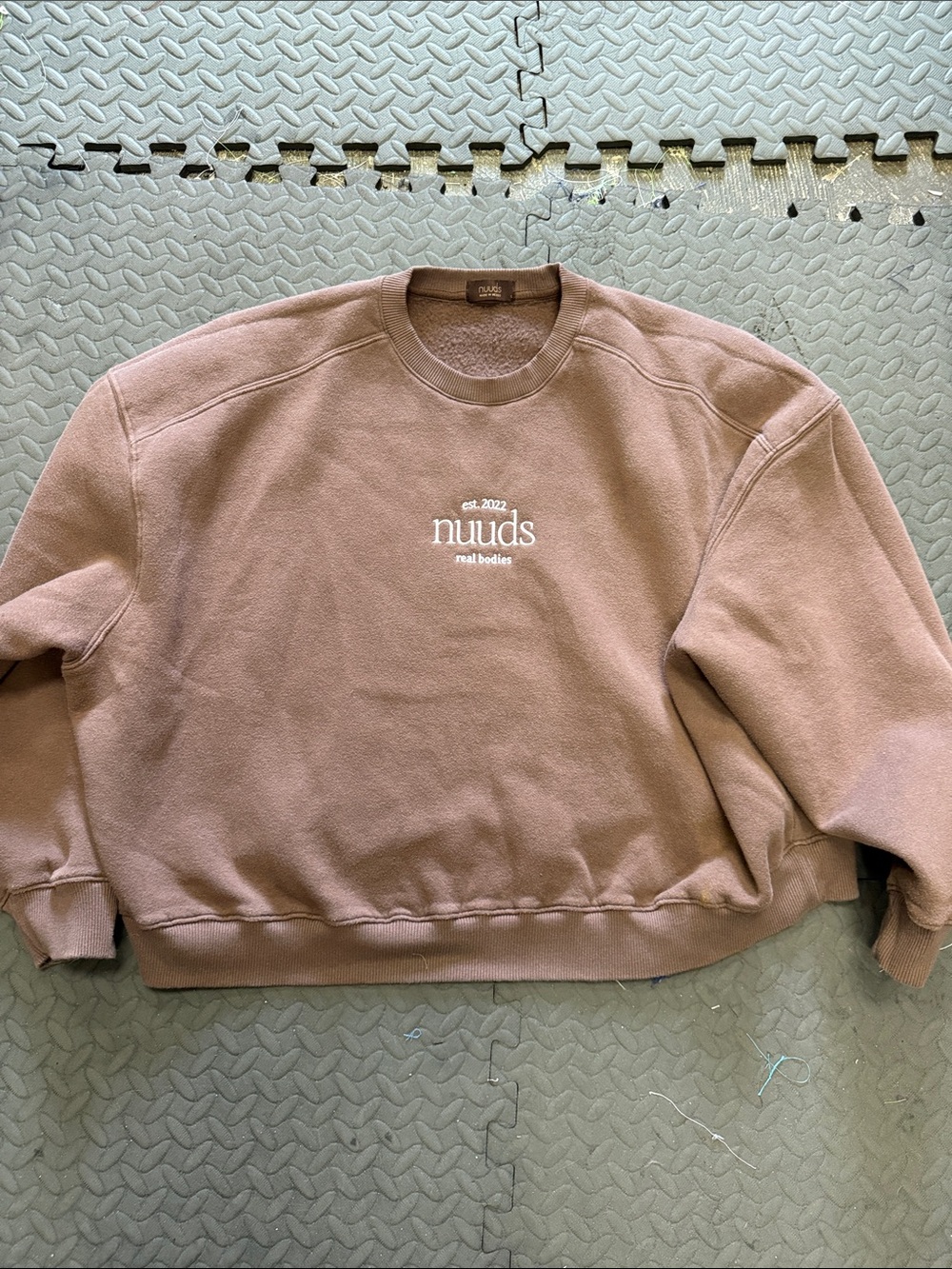 NUUDS Mocha Crewneck REAL BODIES embroidery limited edition